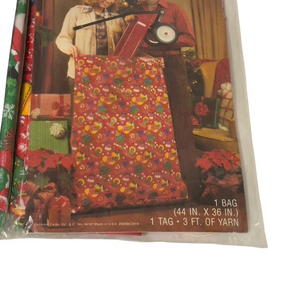 Vintage Hallmark Christmas Gift Bags Tag & Yarn Lot Of 2 Stockings Snowman New - Picture 4 of 6